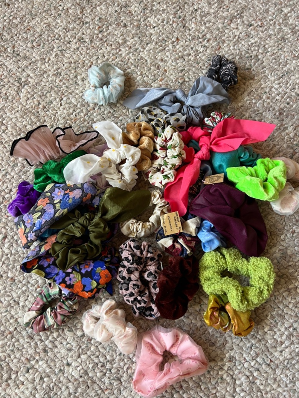 31 Assorted Colorful Scrunchie & Hair Tie Bundle (2)